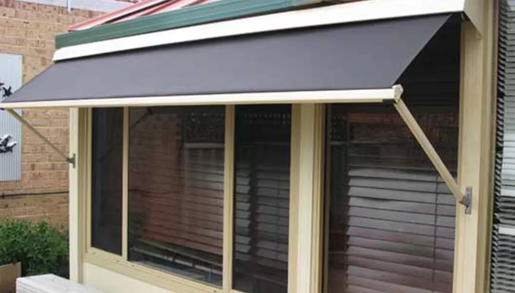 Dış cepheye uygulanan açık bej renkli win tente sistemi